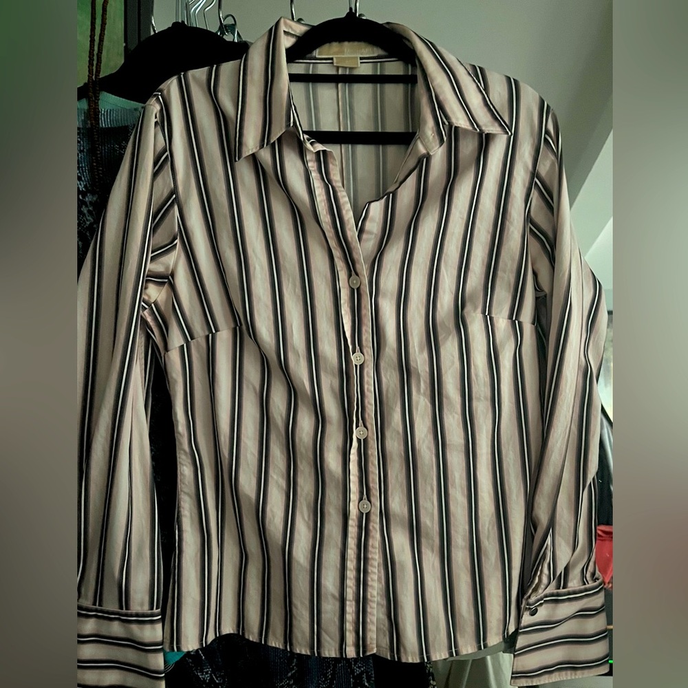 NWOT MICHAEL KORS BUTTON DOWN STRIPPED SHIRT…PINK,BLACK AND WHITE🖤⭐️💜
